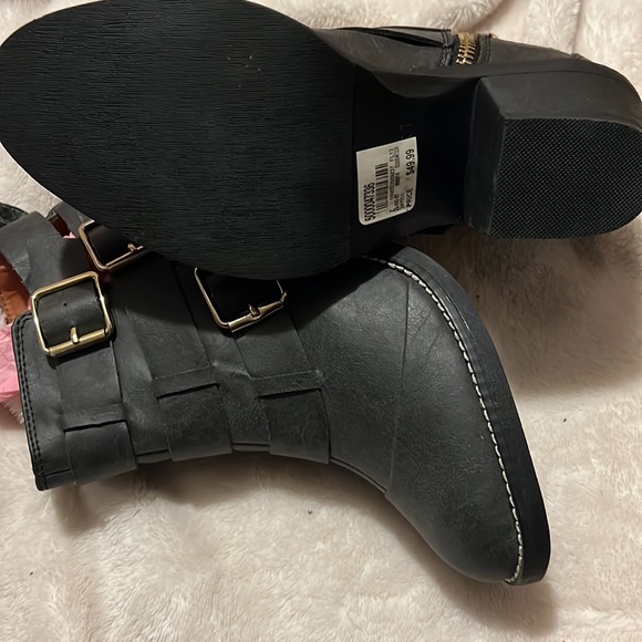 Bootys - Picture 3 of 3